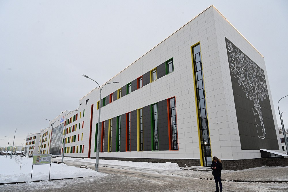 В Уфе открыли самую большую школу в Приволжском федеральном округе В Уфе открыли самую большую школу в Приволжском федеральном округе