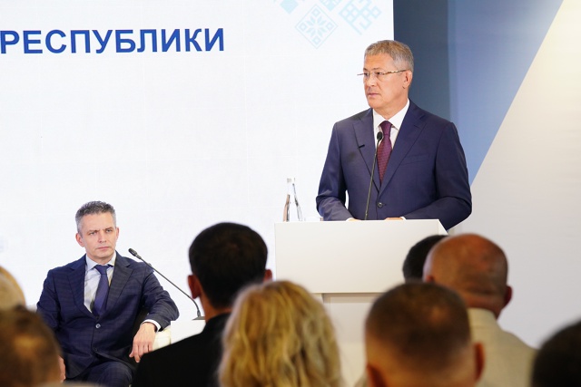 Глава Башкортостана Радий Хабиров наградил передовиков строительной отрасли Глава Башкортостана Радий Хабиров наградил передовиков строительной отрасли